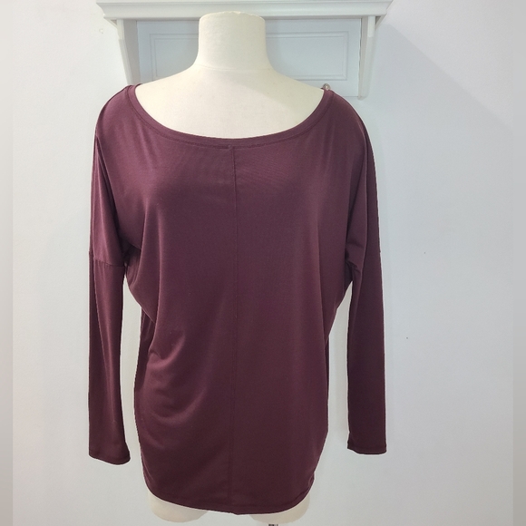 Athleta Essence Flow Long Sleeve Shirt in Antique Burgundy XS-S - Picture 10 of 14